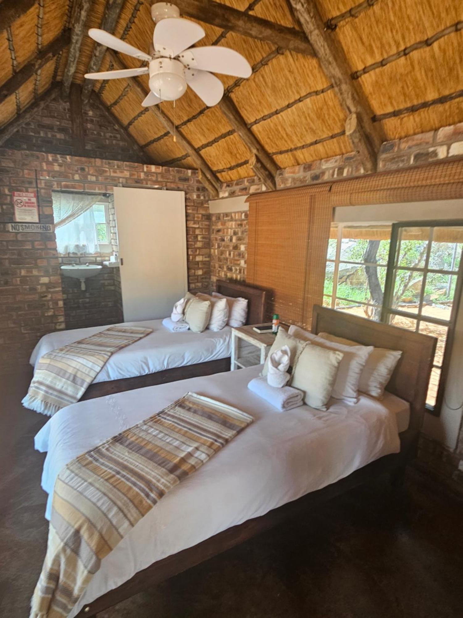 Kaoko Bush Lodge Kamanjab Exteriör bild