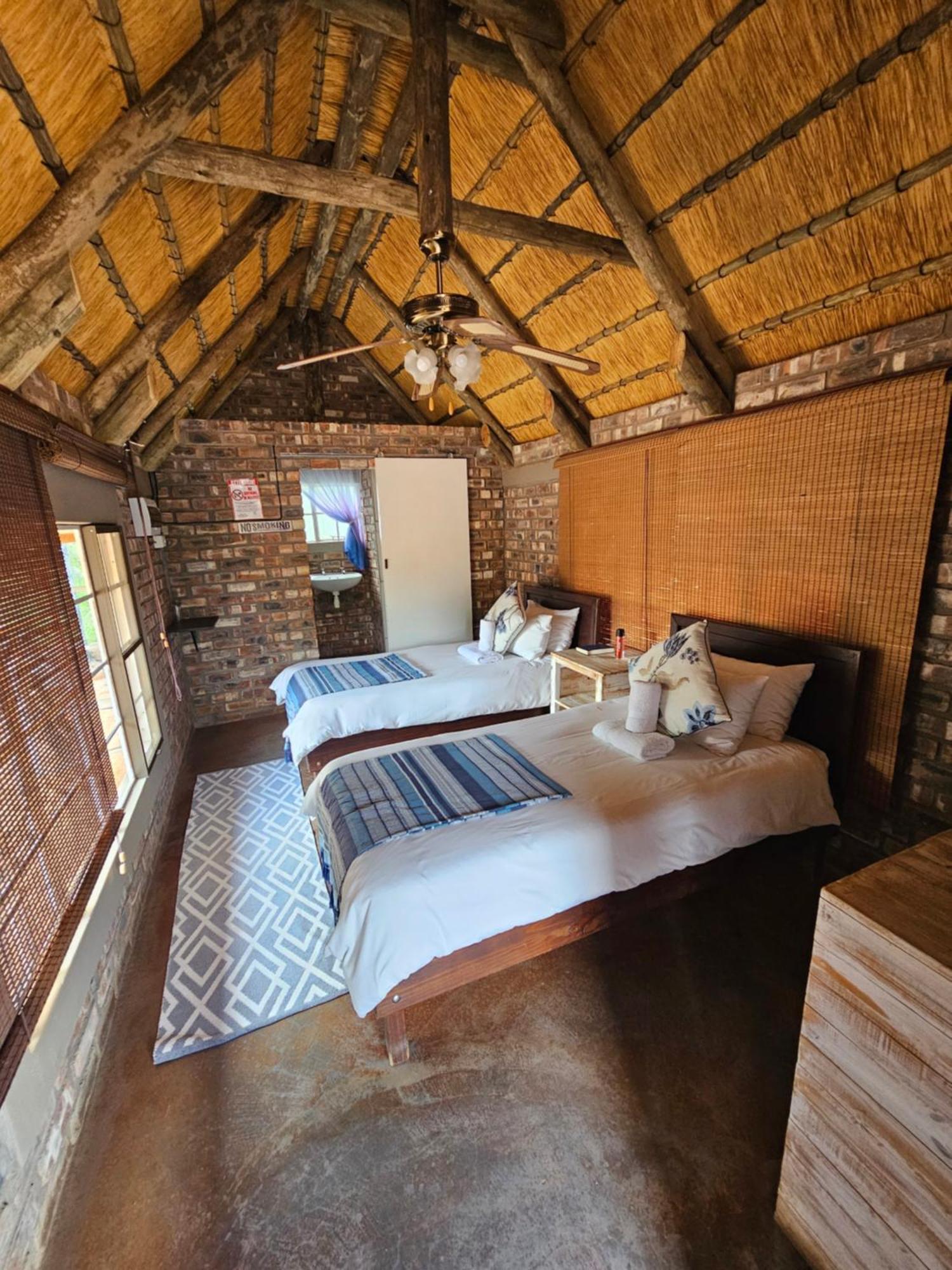 Kaoko Bush Lodge Kamanjab Exteriör bild